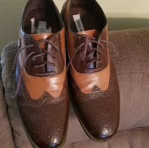 Men's wingtip dress shoes